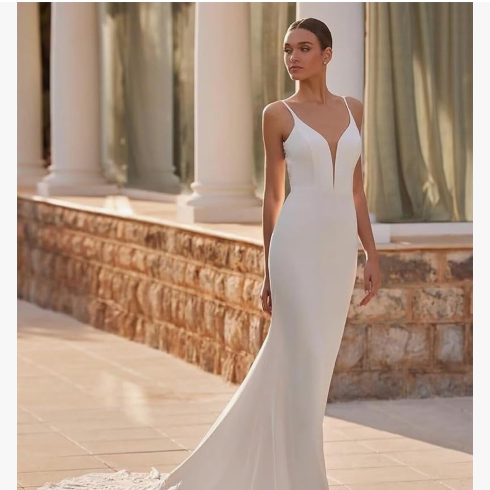 Brand new wedding dress, size 4